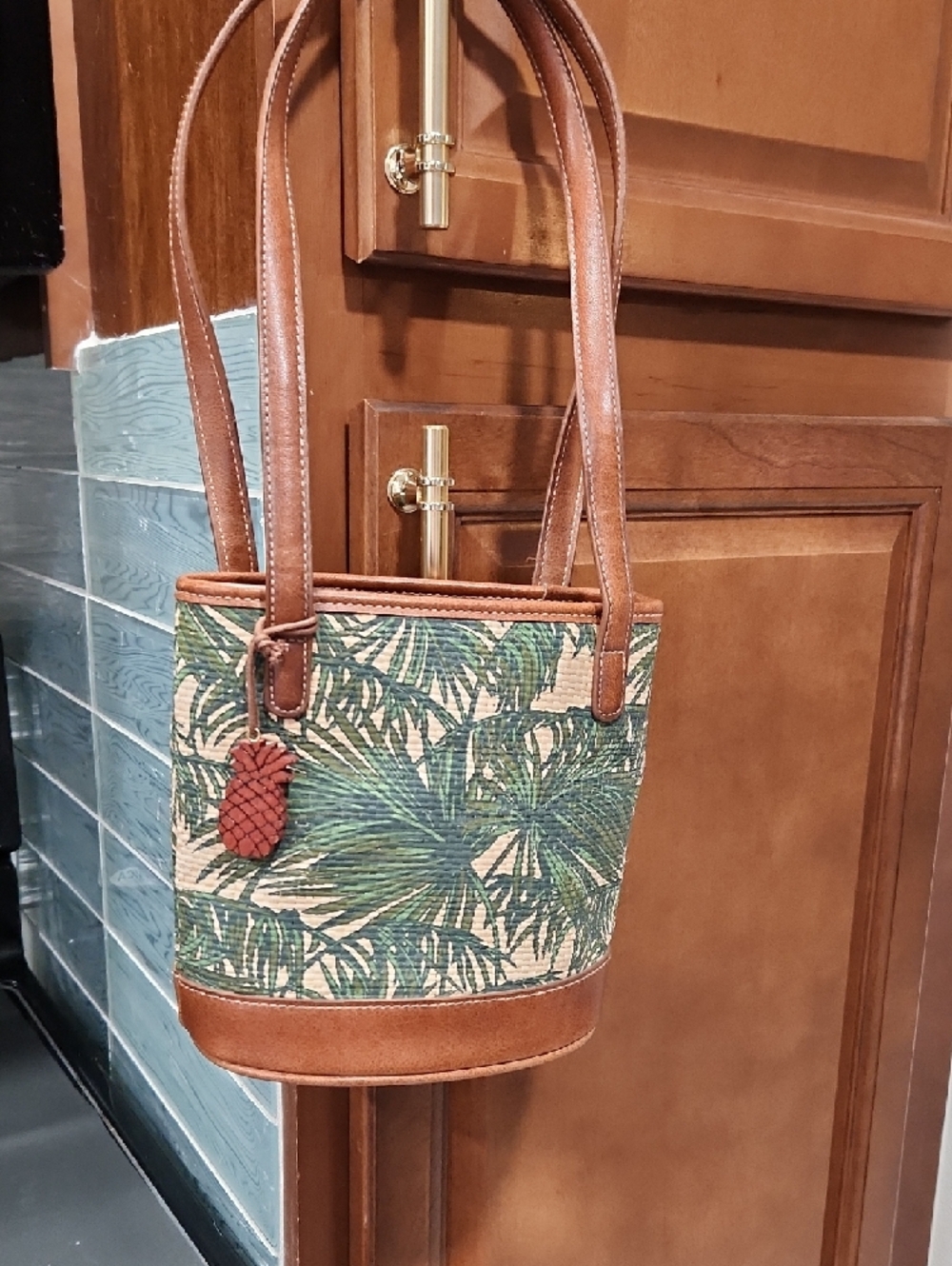 Liz Claiborne Green Palm Print Straw Shoulder Bag with Brown Trim - Picture 7 of 7